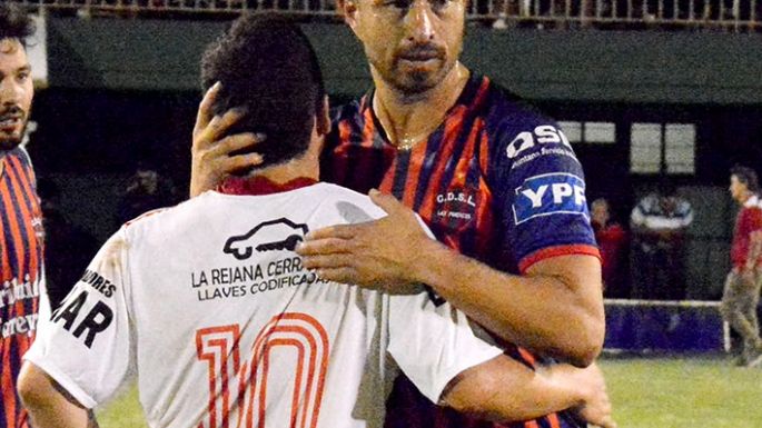 Un grande cuelga los botines