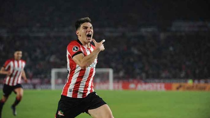 Estudiantes sigue bien firme