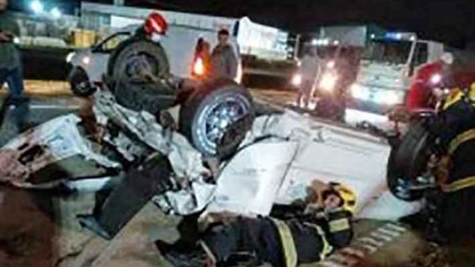 Tres hombres heridos en la autopista y motociclistas lesionadas en la ciudad