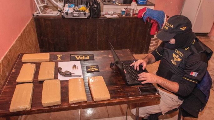 San Francisco: Allanaron en varios domicilios y en una celda de la cárcel en busca de droga