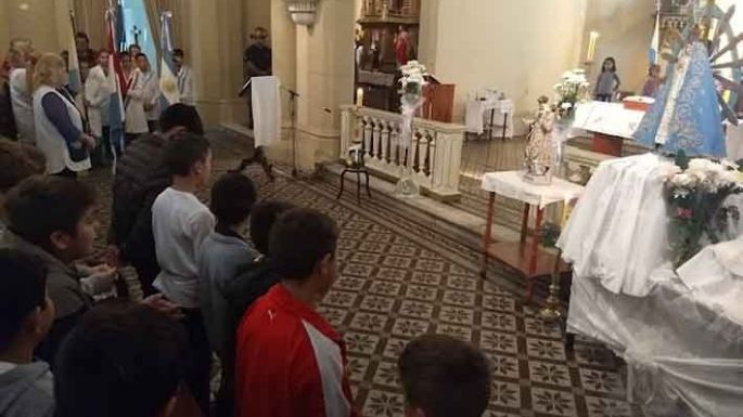 Los fieles vuelven al templo