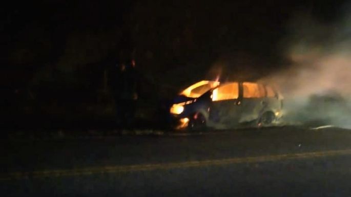 Se le incendió el auto por completo