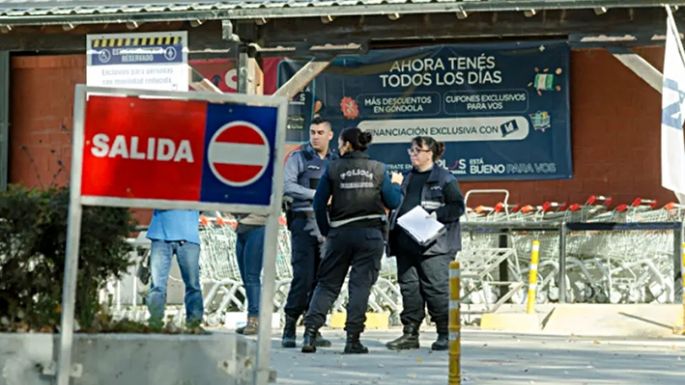 Lo asesinaron por colarse en la fila