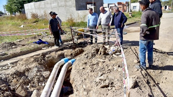 Avanza el reacondicionamiento de la laguna de retención en barrio Malvinas Argentinas