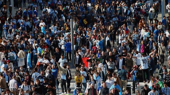 Miles de argentinos llegaron a Londres para alentar a la Scaloneta