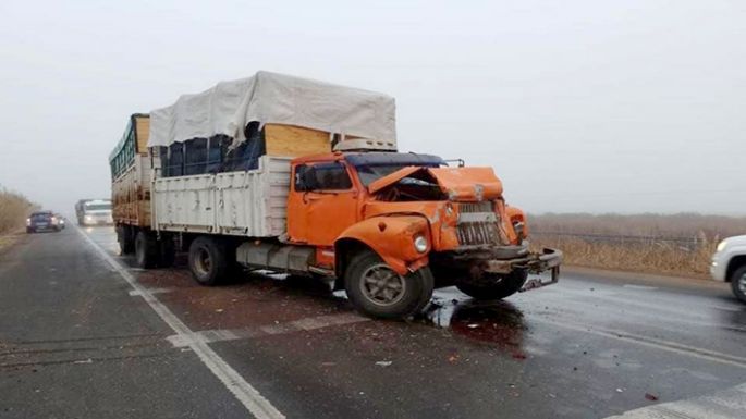Choque de camiones en la ruta 158