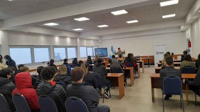 Alumnos visitan el Parque Industrial