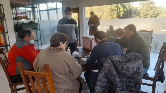 Los vecinos ya votan en barrio Golf