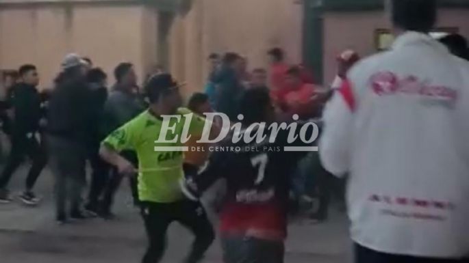 [VÍDEO] A las trompadas en la Placita