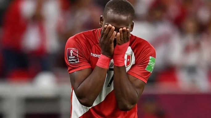 El defensor peruano Luis Advíncula renunció a la selección tras la eliminación