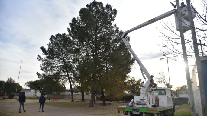 Instalaron luminarias led en la plaza de barrio San Martín