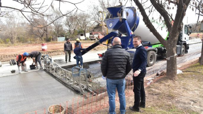 Avanza la intervención de bulevar Alvear con obras de hormigonado, desagüe y cordón cuneta