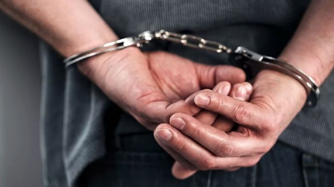 Amenazó de muerte a su expareja con un cuchillo
