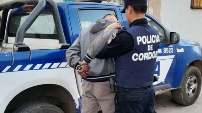 Un hombre fue detenido por golpear a su pareja