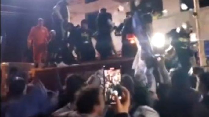 Oliva salió a la calle para recibir al plantel