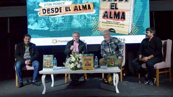 El libro es “una forma distinta de encontrarse con la gente”