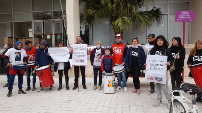 [Vídeo] Familiares de "Nano" Martínez protestaron en Tribunales "contra la impunidad"