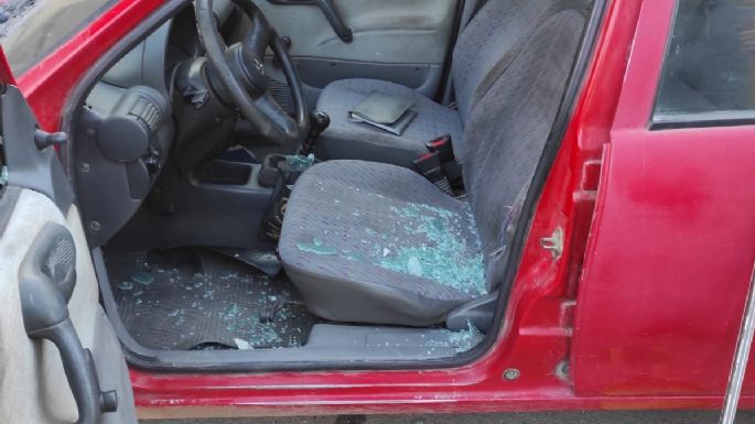 [Video] Vandalizaron una decena de autos en barrio Ameghino