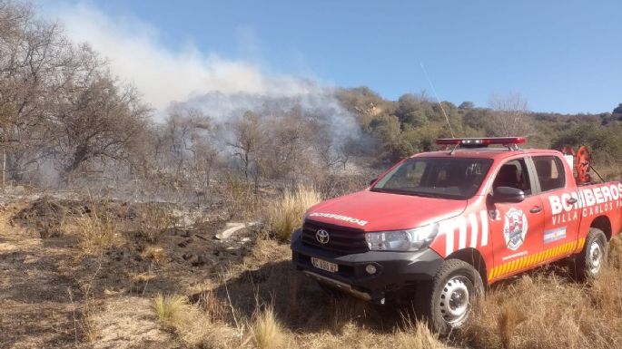 Bomberos atacan dos focos de incendio en el Valle de Punilla