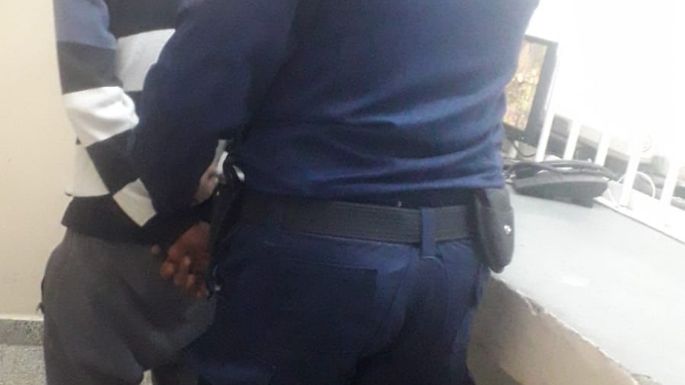 Un detenido y dos prófugos por el intento de robo de un auto, una Pick-up y motocicletas