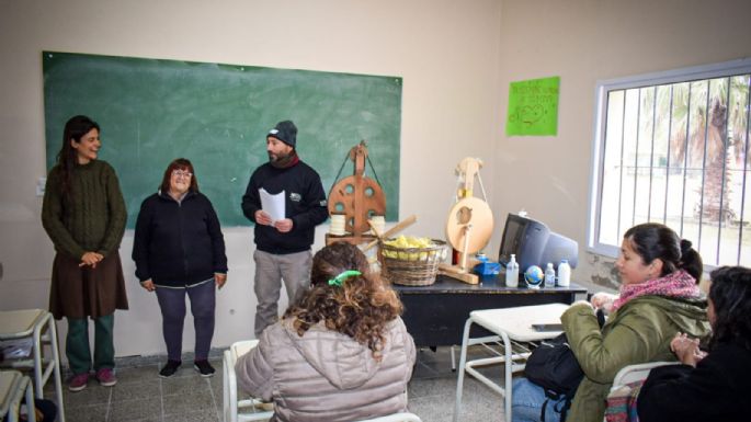 Escuela Granja: inició el Taller de Hilado Artesanal y Tintes Naturales