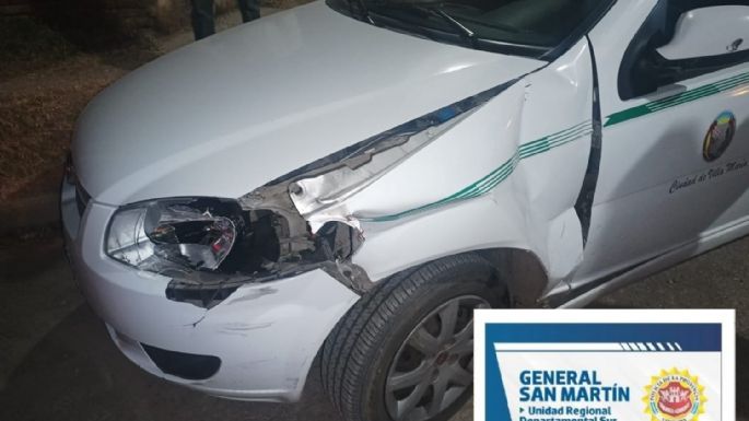 Dos jóvenes resultaron heridos tras chocar en su moto contra un taxi