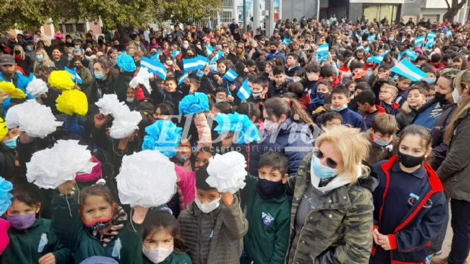 [GALERÍA] Alumnos de escuelas locales prometieron lealtad a la bandera