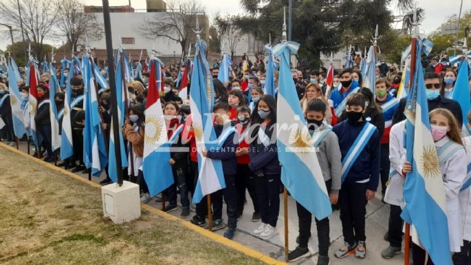 [GALERÍA] Alumnos de escuelas locales prometieron lealtad a la bandera