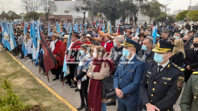 [GALERÍA] Alumnos de escuelas locales prometieron lealtad a la bandera