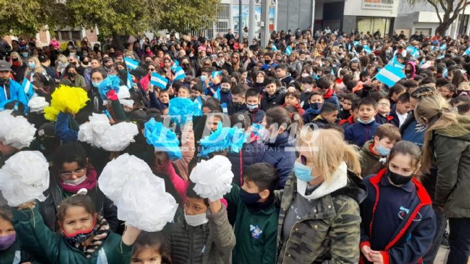 [GALERÍA] Alumnos de escuelas locales prometieron lealtad a la bandera