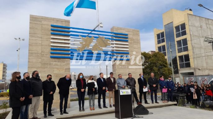 [GALERÍA] Alumnos de escuelas locales prometieron lealtad a la bandera