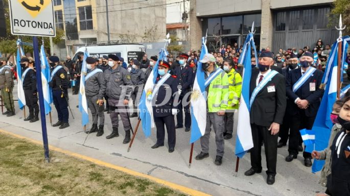 [GALERÍA] Alumnos de escuelas locales prometieron lealtad a la bandera