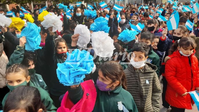 [GALERÍA] Alumnos de escuelas locales prometieron lealtad a la bandera