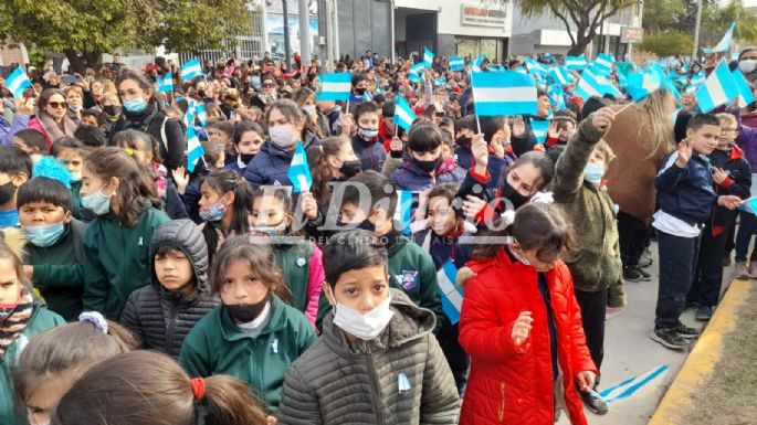 [GALERÍA] Alumnos de escuelas locales prometieron lealtad a la bandera