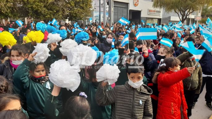 [GALERÍA] Alumnos de escuelas locales prometieron lealtad a la bandera