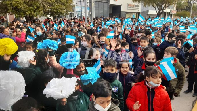 [GALERÍA] Alumnos de escuelas locales prometieron lealtad a la bandera