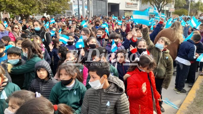 [GALERÍA] Alumnos de escuelas locales prometieron lealtad a la bandera