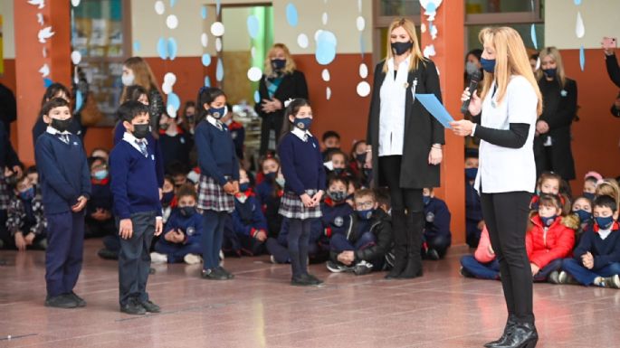 Tres escuelas prometieron lealtad a la bandera