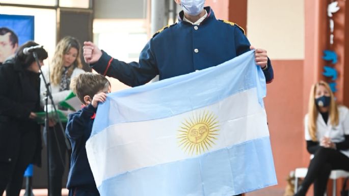 Tres escuelas prometieron lealtad a la bandera
