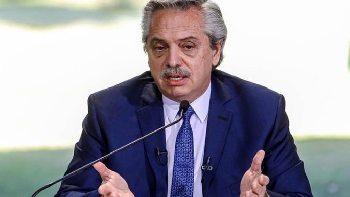 Fernández respaldó a las organizaciones sociales a las que el lunes cuestionó Cristina