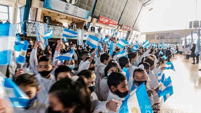 Más de 500 alumnos cumplieron con su promesa a la Bandera