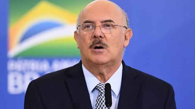 Arrestan a exministro por corrupción