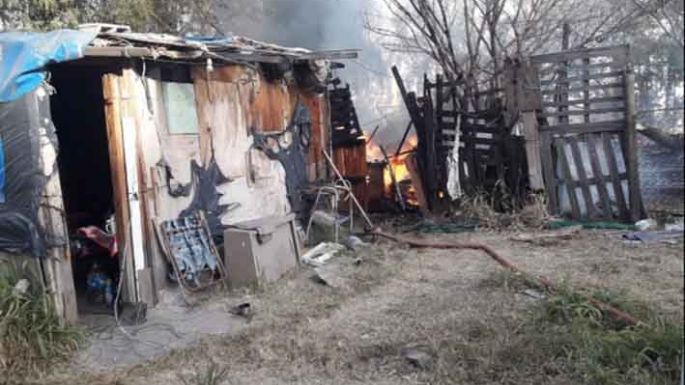 Fuego en una casa en Villa Nueva y dos lotes en llamas en Villa María
