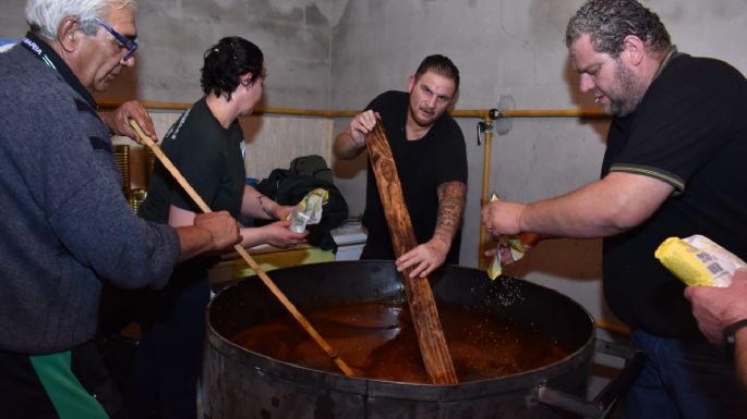 La CGT local entregó 1.500 porciones de locro a vecinos y comedores populares