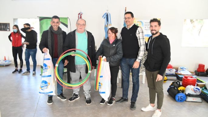Entregaron kits a instituciones deportivas y escolares