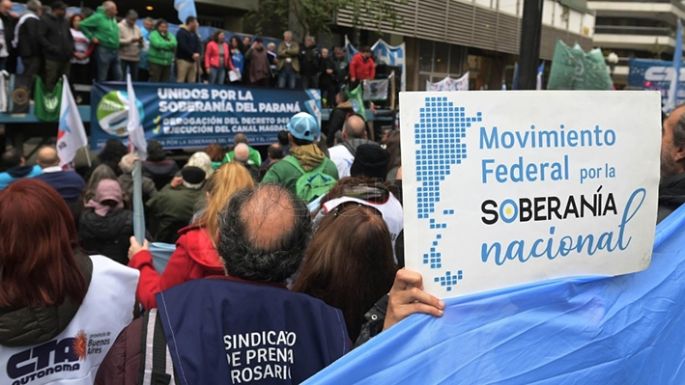 La caravana federal demandó en un acto en Rosario "recuperar la soberanía" sobre el río Paraná