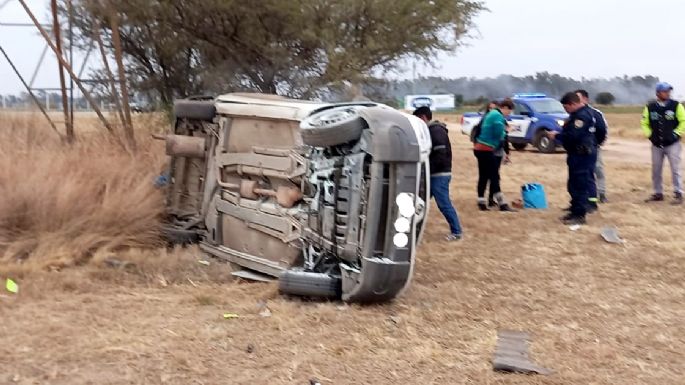 Se quedó dormida y volcó en la autopista, cerca de Pilar