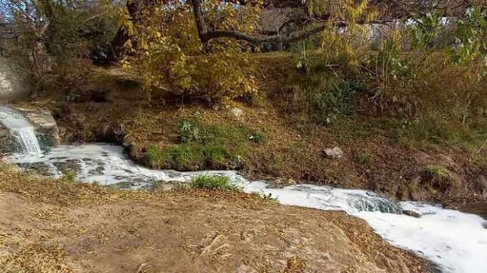 Denuncian presencia de un “efluente con fuerte olor y temperatura” en el río