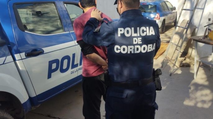 Estaba manipulando picaportes de casas y lo detuvieron