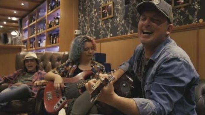 [Video] La banda familiar Otra Tribu lanzó un nuevo videoclip